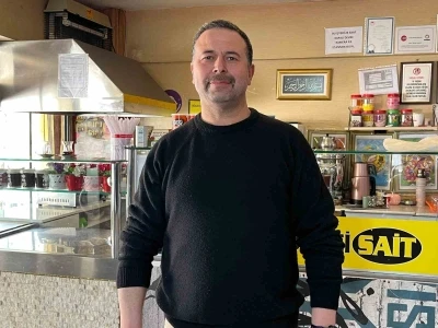 Heimlich manevrasıyla &ouml;ğrenciyi kurtaran market sahibi: "Elimi &ouml;pmeye geldi, dua etti"
