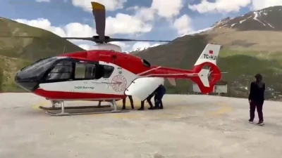 Helikopter ambulans, 78 yaşındaki hastayı Van&rsquo;a sevk etti

