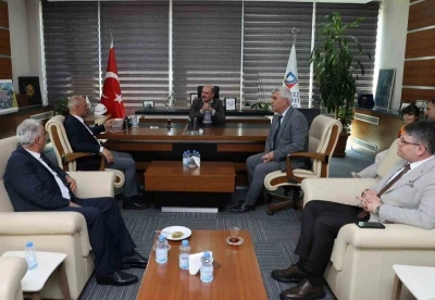 Hem bayramlaştılar hem de il&ccedil;e g&uuml;ndemini değerlendirdiler
