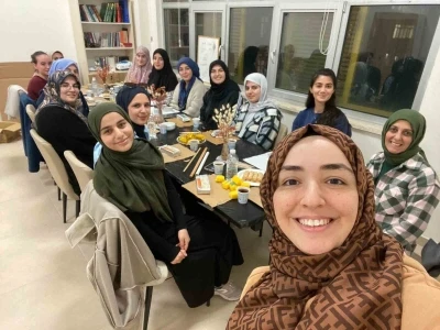 Hem konaklıyorlar hem a&ccedil;ılan kurslarla kendilerini geliştiriyorlar
