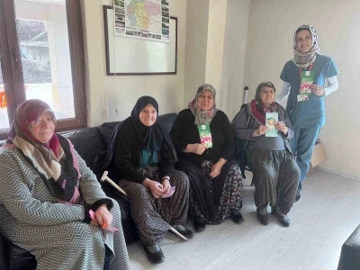 Hem Kur&rsquo;an okumayı &ouml;ğreniyorlar hem de sağlık bilgisi alıyorlar
