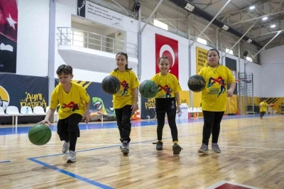 Hem spor hem kardeşlik: D&ouml;rd&uuml;zler basketbolda buluştu
