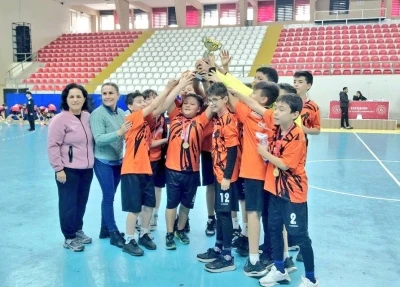 &rsquo;Hentbol K&uuml;&ccedil;&uuml;k Erkekler İl Birinciliği&rsquo; sona erdi
