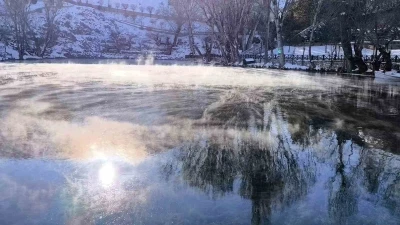 Her yer dondu bir orası donmadı
