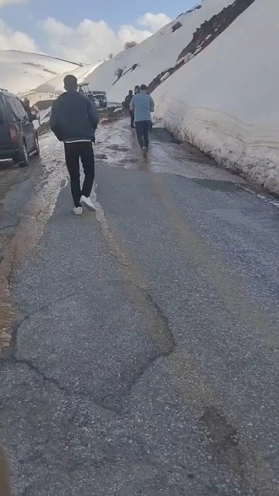 Heyelan nedeniyle kapanan Hask&ouml;y-Mutki yolu a&ccedil;ıldı

