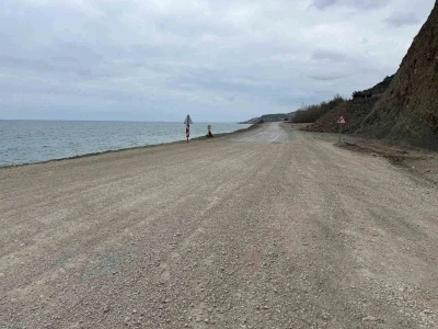 Heyelan sonrası kapanan yol yeniden ulaşıma a&ccedil;ıldı
