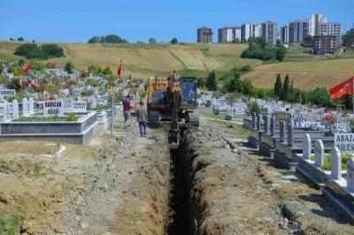 Heyelan yaşanan Derecik Şehir Mezarlığı&rsquo;nda iyileştirme &ccedil;alışmaları
