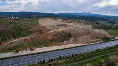 Heyelan yaşanan İzmir-İstanbul otoyolunda &ccedil;alışmalar devam ediyor

