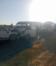 Hilvan’da tarım işçilerini taşıyan minibüs ile otomobil çarpıştı: 10 yaralı