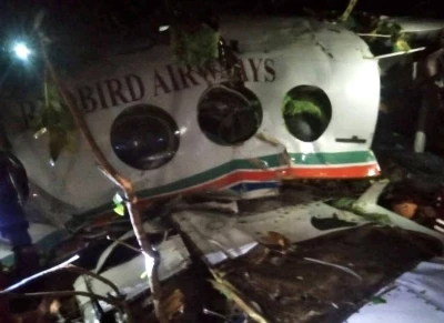 Hindistan&rsquo;da i&ccedil;erisinde 7 kişinin bulunduğu ambulans u&ccedil;ak d&uuml;şt&uuml;
