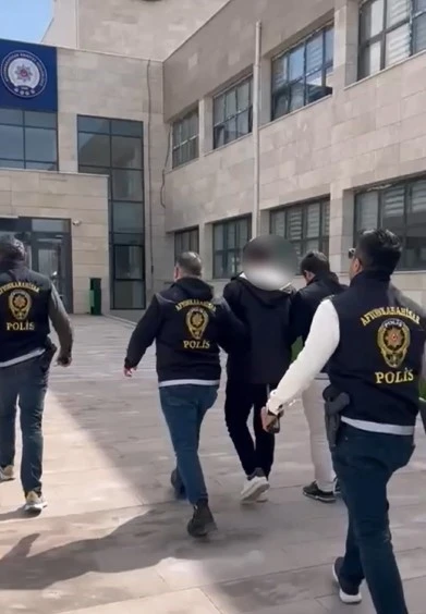Hırsızlık su&ccedil;undan 25 yıl hapis cezasıyla aranan şahıs yakalandı
