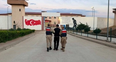 Hırsızlık su&ccedil;undan 26 yıl kesinleşmiş cezayla aranan şahıs yakalandı