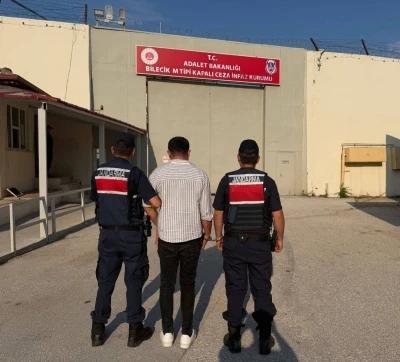 Hırsızlık su&ccedil;undan aranan şahıs yakalandı
