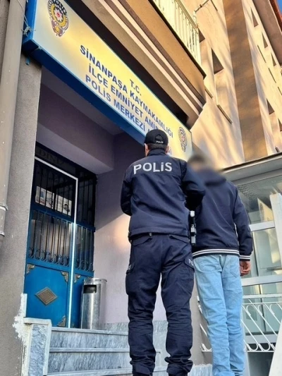 Hırsızlık suçundan aranan şahsı polis yakaladı
