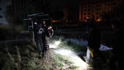 Hırsızlık zanlıları kaçarken silahla işçiyi yaraladı
