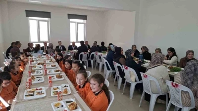Hisarcık Atat&uuml;rk İlkokulunda"Aile Yılı" teması kapsamında okul-aile kahvaltı etkinliği
