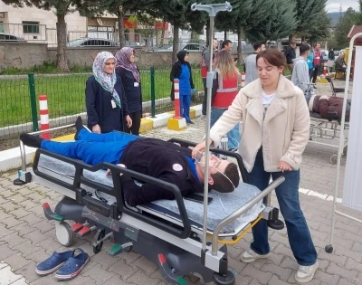 Hisarcık İl&ccedil;e Devlet Hastanesi&rsquo;nde yangın tatbikatı
