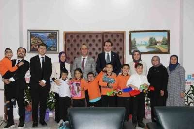 Hisarcık Kaymakamı Atam, özel öğrencileri makamında ağırladı
