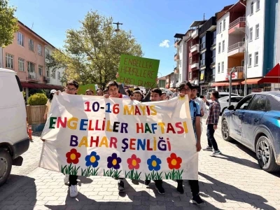 Hisarcık Şehitler Ortaokulu&rsquo;nda Bahar Şenliği
