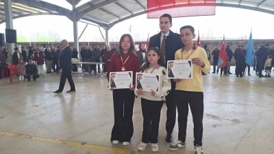 Hisarcık&rsquo;ta başarılı &ouml;ğrenciler &ouml;d&uuml;llendirildi

