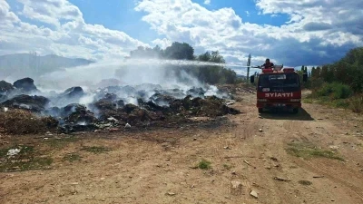 Hisarcık’ta çöplüğe dönen çayın kenarında yangın çıktı
