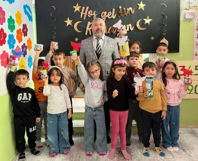 Hisarcık&rsquo;ta minikler har&ccedil;lıklarını Gazze i&ccedil;in biriktirdi
