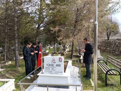 Hisarcık&rsquo;ta Şehit Y&uuml;ksel Arık dualarla anıldı
