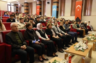 HK&Uuml;&rsquo;de "Modern Hayatın Ritmine Karşı Ramazan&rsquo;ın Ruhu" konferansı d&uuml;zenlendi
