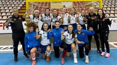 Hokeyde Polisg&uuml;c&uuml; Fırtınası: İki Takım da Finalde