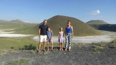 Hollandalı aile Meke G&ouml;l&uuml; ve Acıg&ouml;l&rsquo;e hayran kaldı
