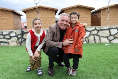 Honaz Belediyesinden &ccedil;ocuklara s&ouml;mestr şenliği
