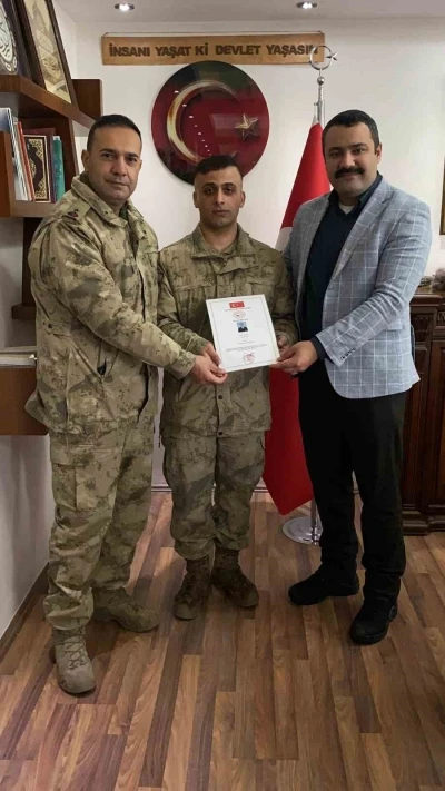 Hozat&rsquo;ta Uzman &Ccedil;avuş Yunus Can&rsquo;a anlamlı takdir
