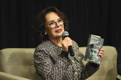 H&uuml;lya Ko&ccedil;yiğit: "Berrin Menderes&rsquo;i canlandırmak i&ccedil;imde ukde kaldı"
