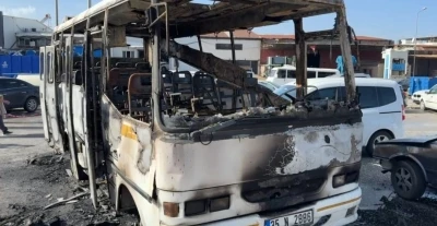 Hurda minib&uuml;ste 16 yaşındaki gencin &ouml;ld&uuml;ğ&uuml; yangın kamerada
