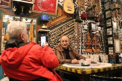 Hurdacıdan aldığı bir demlikle başladı, işletmesini antikalarla doldurdu
