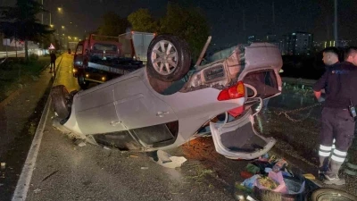 Hurdaya dönen araçtan yara almadan çıktılar
