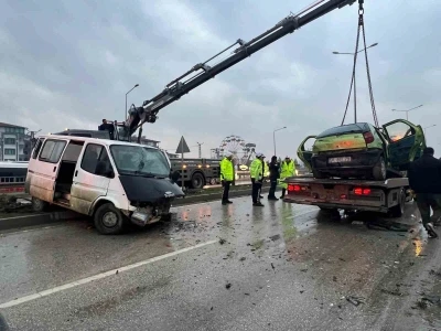 Hurdaya d&ouml;nen otomobil &ouml;ğretmene mezar oldu
