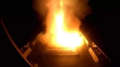 Husiler, İsrail'in Ben Gurion Havalimanı ve ABD'nin u&ccedil;ak gemisini bombaladı