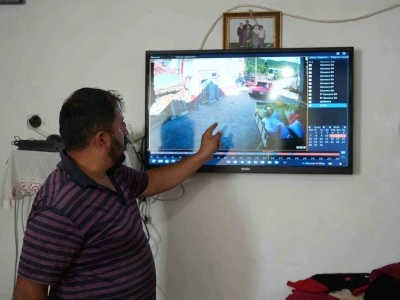 Husumetli olduğu ailenin evinin önünde tüfekle defalarca havaya ateş açtı
