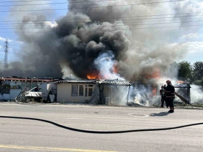 Husumetlilerin büyüyen kavgasında 4 ev ateşe verildi
