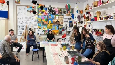 Huzurevi sakinleri ebru sanatıyla buluştu

