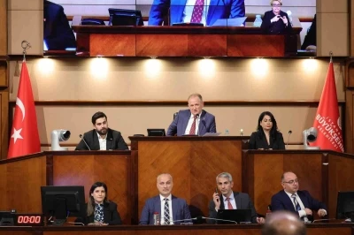 İBB Meclisi’nde çöpe atılan İSBİKE bisikletleri gerginliği

