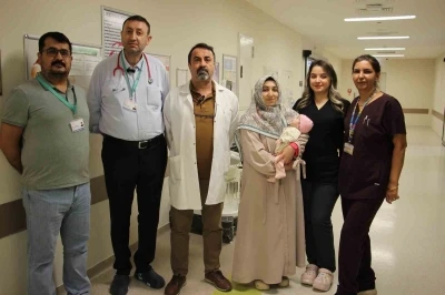 İç organları göğüs boşluğuna dolan bebek, başarılı ameliyatla hayata tutundu
