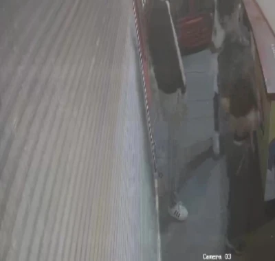 İ&ccedil;ecek hırsızlığı g&uuml;venlik kamerasında
