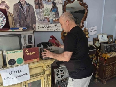 İ&ccedil;indeki &rsquo;ukde&rsquo; binlerce par&ccedil;adan oluşan bir antika koleksiyonuna d&ouml;n&uuml;şt&uuml;
