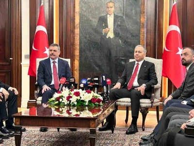 İ&ccedil;işleri Bakanlığında devir teslim t&ouml;reni: Yeni Bakan &Ccedil;ift&ccedil;i, g&ouml;revi Yerlikaya&rsquo;dan devraldı
