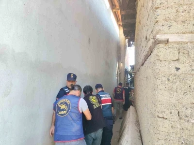 İçkisine karışan babaannesini başına tüple vurarak öldürdü
