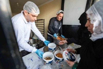 İftar bereketi B&uuml;y&uuml;kşehir&rsquo;in aşevinden sofralara uzanıyor
