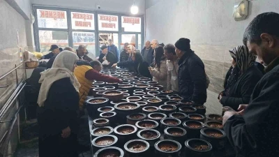 İftar sofralarının vaz ge&ccedil;ilmez lezzeti: 8 saatte pişiyor, davul sesini duyan fırınlara koşuyor
