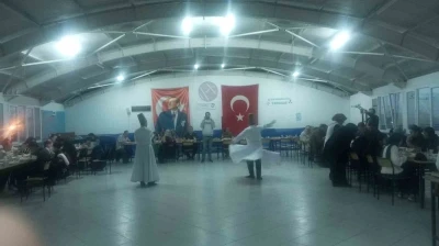 İftar sonrası &ouml;ğrencilerden semazen g&ouml;sterisi ve Ramazan manileri
